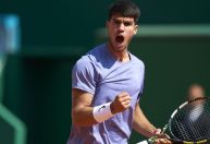 Inconsistente, Alcaraz derrota Fils e avança às semifinais de Monte Carlo