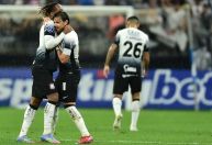 Corinthians 1 x 0 Racing-URU: veja os lances e a expulsão de Félix Torres