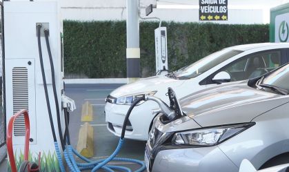 Governo aumenta imposto de importação para carros elétricos e híbridos
