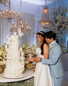 Lucas Cardi se casou com a atriz Thuani Todeschini em uma cerimônia luxuosa na cidade de Campinas
