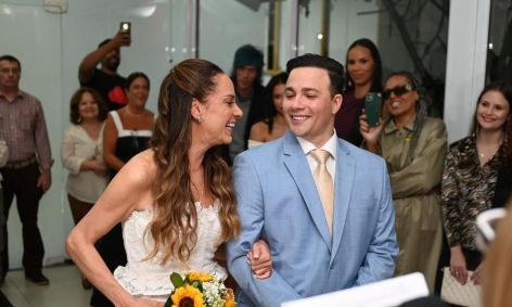 Silvia Abravanel, uma das filhas do apresentador Silvio Santos, se casou no civil com o cantor sertanejo Gustavo Moura