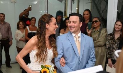 Casamento de Silvia Abravanel e Gustavo Moura é exibido ao vivo na TV