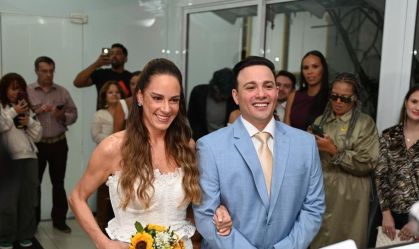 Silvia Abravanel se declara para Gustavo Moura após casamento civil; veja