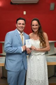 Silvia Abravanel, uma das filhas do apresentador Silvio Santos, se casou no civil com o cantor sertanejo Gustavo Moura