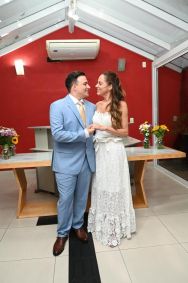 Silvia Abravanel, uma das filhas do apresentador Silvio Santos, se casou no civil com o cantor sertanejo Gustavo Moura