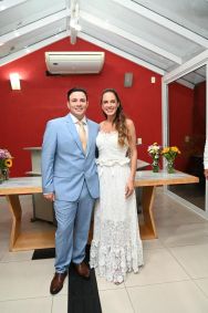 Silvia Abravanel, uma das filhas do apresentador Silvio Santos, se casou no civil com o cantor sertanejo Gustavo Moura