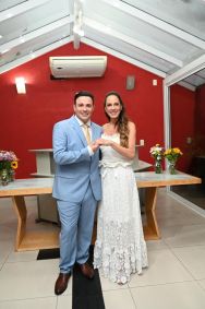 Silvia Abravanel, uma das filhas do apresentador Silvio Santos, se casou no civil com o cantor sertanejo Gustavo Moura
