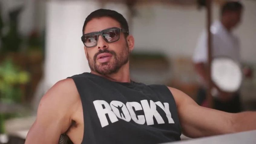 Cauã Reymond vive César Ribeiro em "Vale Tudo" • Reprodução/Globo