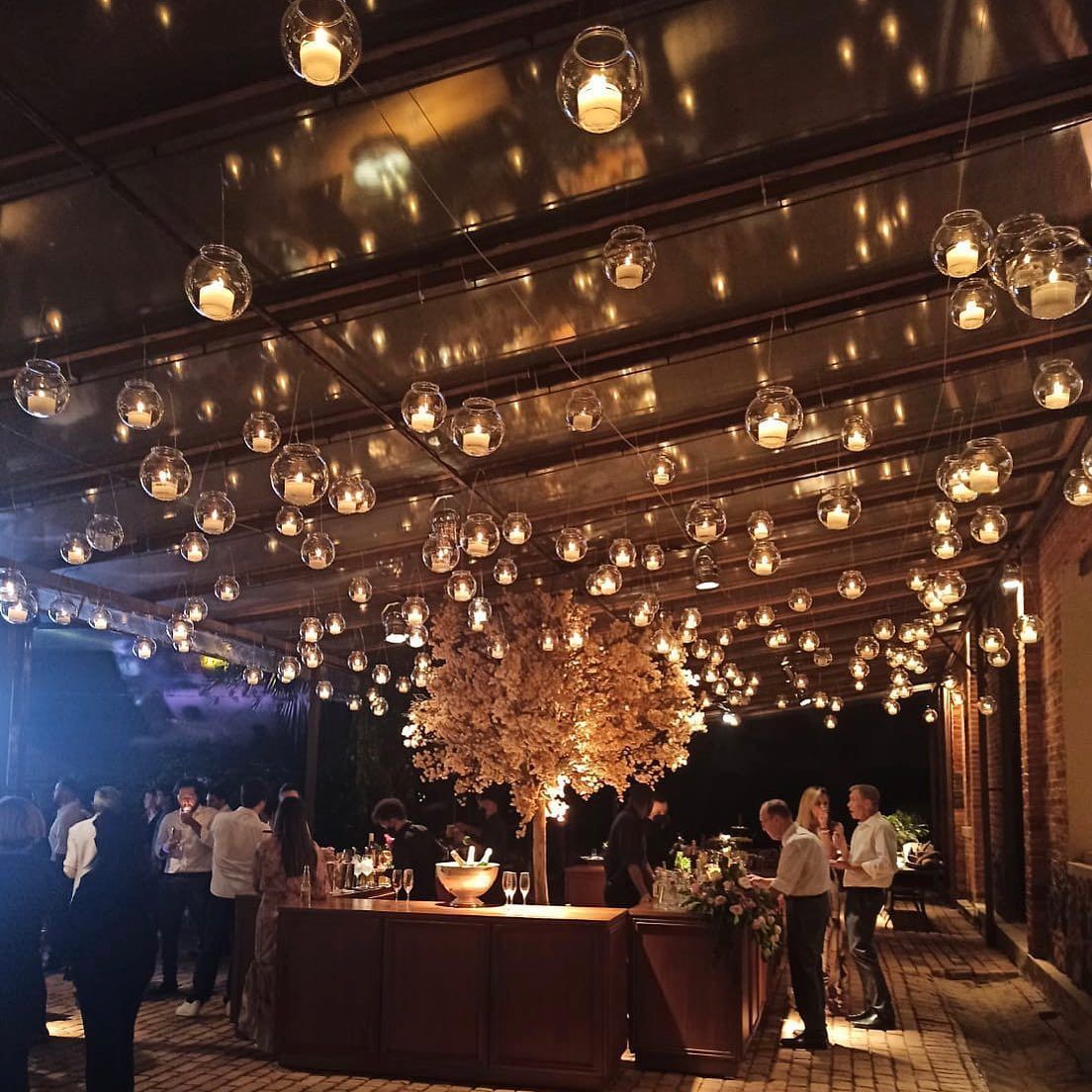 Um exemplo da decoração de céu estrelado, feito pela decoradora Glau Miranda • Instagram/Glau Miranda