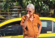 Em rara aparição, Chico Buarque é visto nas ruas do RJ; veja fotos