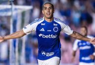 Cruzeiro vence o Vasco, espanta crise e vai ao G4 do Brasileirão