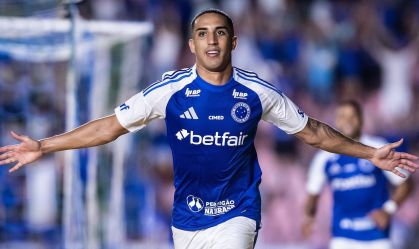 Cruzeiro vence o Vasco, espanta crise e vai ao G4 do Brasileirão