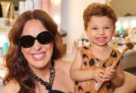 Claudia Raia mostra novas fotos com o filho Luca, de 2 anos