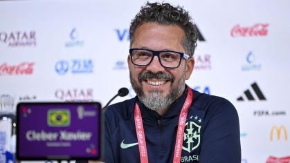 Cléber Xavier durante coletiva na Copa do Mundo de 2022
