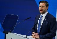"Irã não pode ter arma nuclear", diz vice dos EUA sobre estratégia de Trump