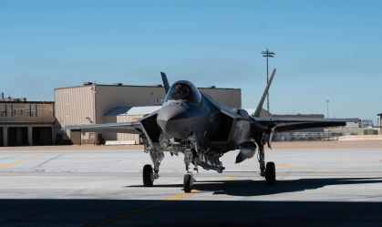 EUA: Caça "Frankenstein" feito com partes recicladas se junta à Força Aérea