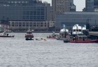 Helicóptero cai no Rio Hudson, em Nova York; cinco pessoas são resgatadas