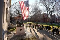 Harvard processa governo Trump por proibição de estudantes estrangeiros