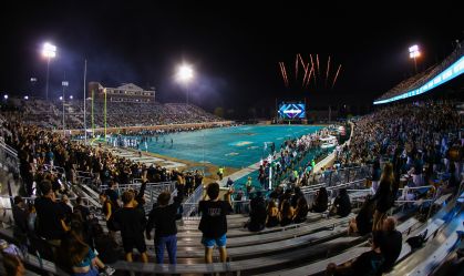 Time de futebol americano oferecerá hot-dog e pipoca de graça a torcedores