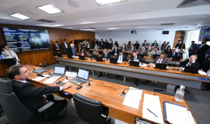 Comissão do Senado aprova porte de arma para advogados