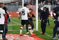 Colo-Colo pode ser banido da Libertadores por confusão no Chile; entenda