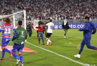 20 torcedores do Colo-Colo são banidos por invasão contra o Fortaleza; veja
