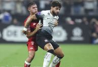 Corinthians vacila e estreia na Sul-Americana com derrota para o Huracán