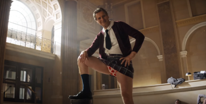 Liam Neeson no trailer de "Corra que a Polícia Vem Aí" (2025)