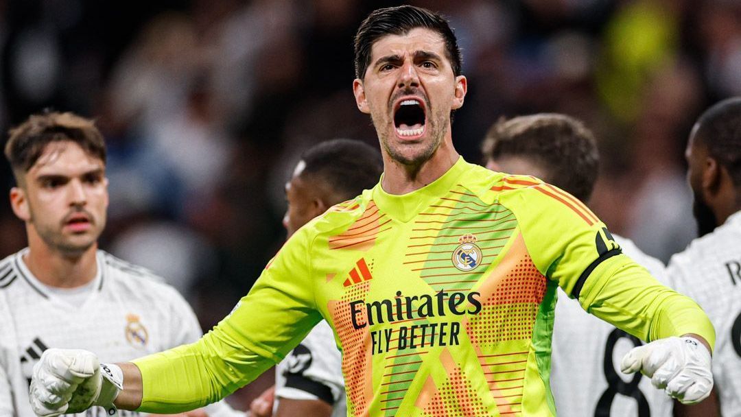 Courtois celebra pênalti defendido de Saka no duelo entre Real Madrid e Arsenal