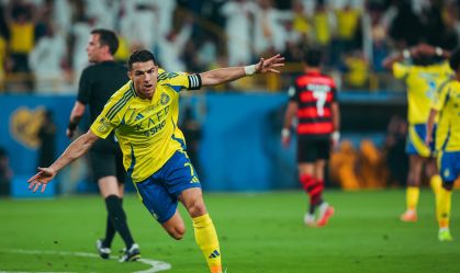 Cristiano Ronaldo faz pintura e chega a 933 gols na carreira; assista