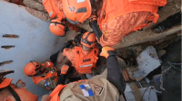 Duas pessoas são resgatadas após desabamento de casa na Baixada Fluminense