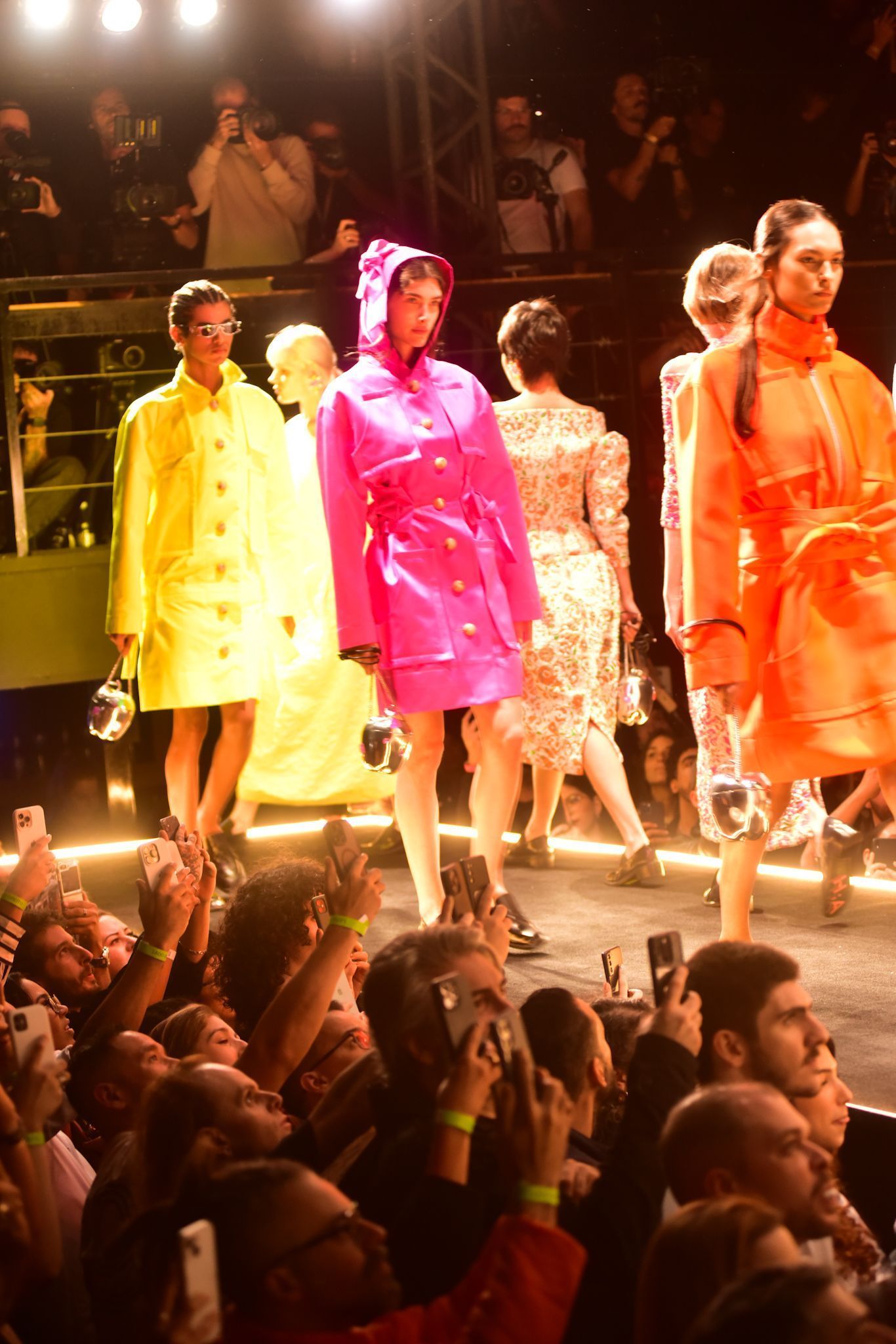 Desfile de Alexandre Herchcovitch na SPFW • Leo Franco e Natália Rampinelli/ Agnews