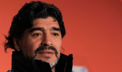 Ex-médico de Maradona diz que última internação do astro "não foi adequada"