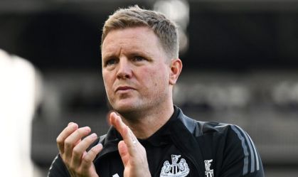 Técnico de time da Premier League é internado com pneumonia