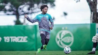 Ênio, atacante do Juventude, está envolvido em caso de suspeita de manipulação no Campeonato Brasileiro