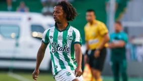Ênio, atacante do Juventude, está envolvido em caso de suspeita de manipulação no Campeonato Brasileiro