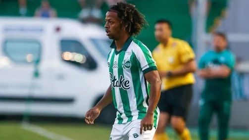 Ênio, atacante do Juventude, está envolvido em caso de suspeita de manipulação no Campeonato Brasileiro
