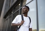 Programa oferece bolsas no exterior para estudantes negros até 30 de abril