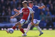 Arsenal empata com o Everton e se complica na corrida pelo título