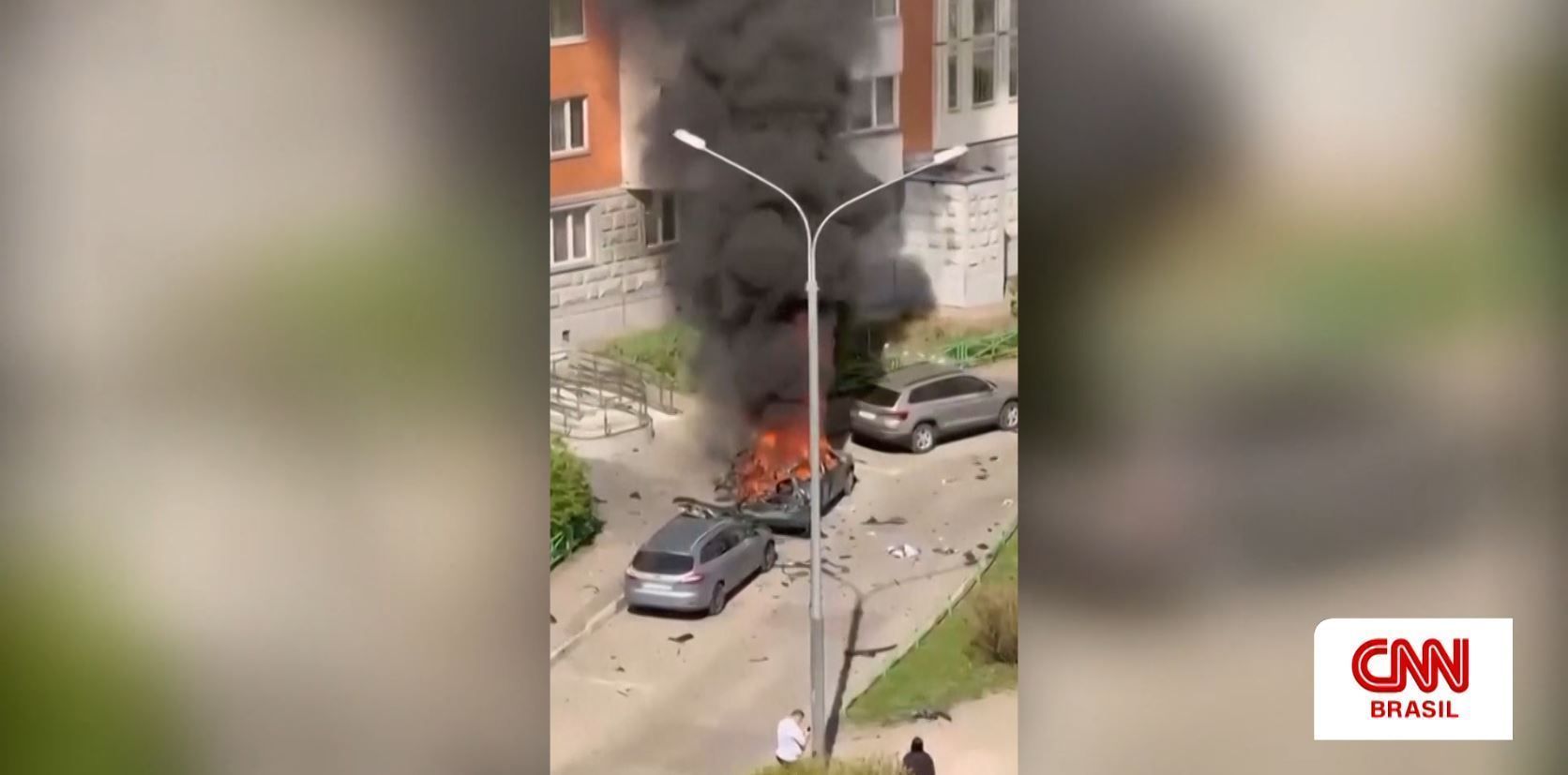 Vídeo mostra carro pegando fogo após explosão matar general russo