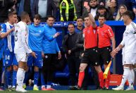 Mbappé faz falta violenta e acaba expulso em jogo do Real Madrid; veja