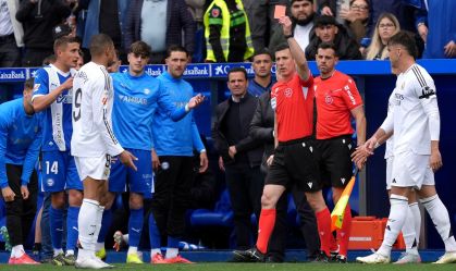 Mbappé faz falta violenta e acaba expulso em jogo do Real Madrid; veja