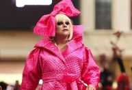 Modelos LGBT+ desfilam com looks inspirados em Lady Gaga no RJ; veja fotos