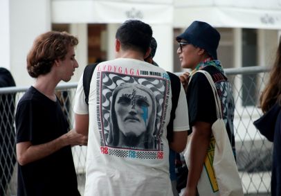 Movimento nas imediações do hotel Copacabana Palace, onde está hospedada a cantora norte-americana Lady Gaga, em Copacabana, na zona sul do Rio de Janeiro, nesta terça-feira, 29 de abril de 2025.