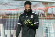 Ex-goleiro de Flamengo e Corinthians faz história na Europa aos 41 anos