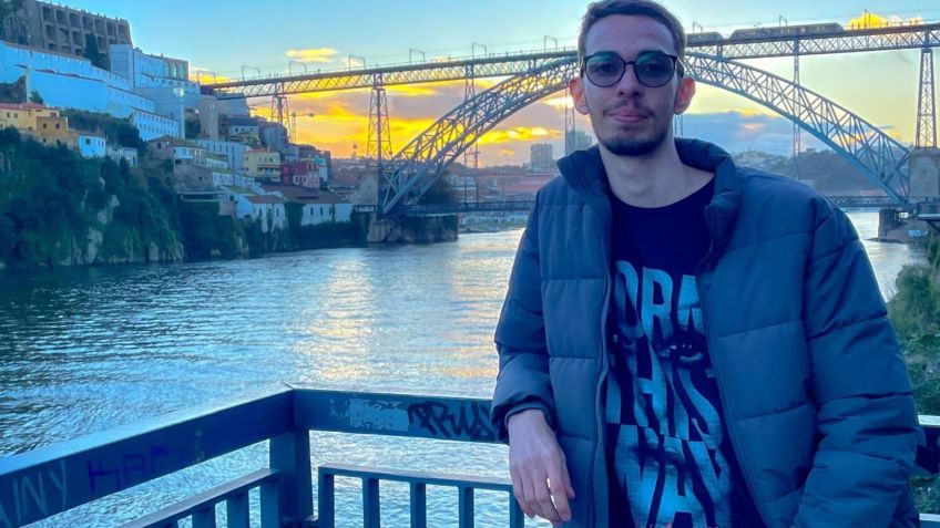 Felipe Schueng com camiseta com música de Lady Gaga, "Born This Way" • Arquivo pessoal