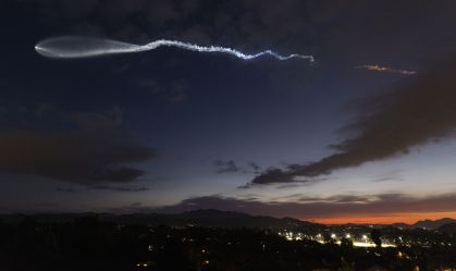 Luzes misteriosas após lançamentos espaciais intrigam observadores dos céus