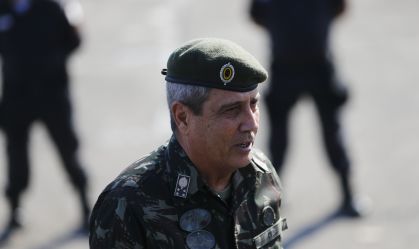 Visita a Braga Netto tem orações e entrega de presentes