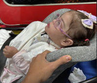 Filha de Juliano Cazarré deixa hospital depois de 3ª internação no ano