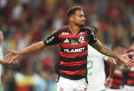 Danilo lamenta Maracanã vazio: "Flamengo é do povo"